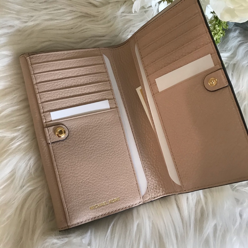 Michael Kors Large Lillie carryall wallet - Picture 1 of 8